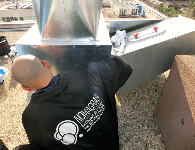 Instaladores de cajas extractoras de humos para restaurantes, hoteles, hospitales, colegios hostelería en Barcelona