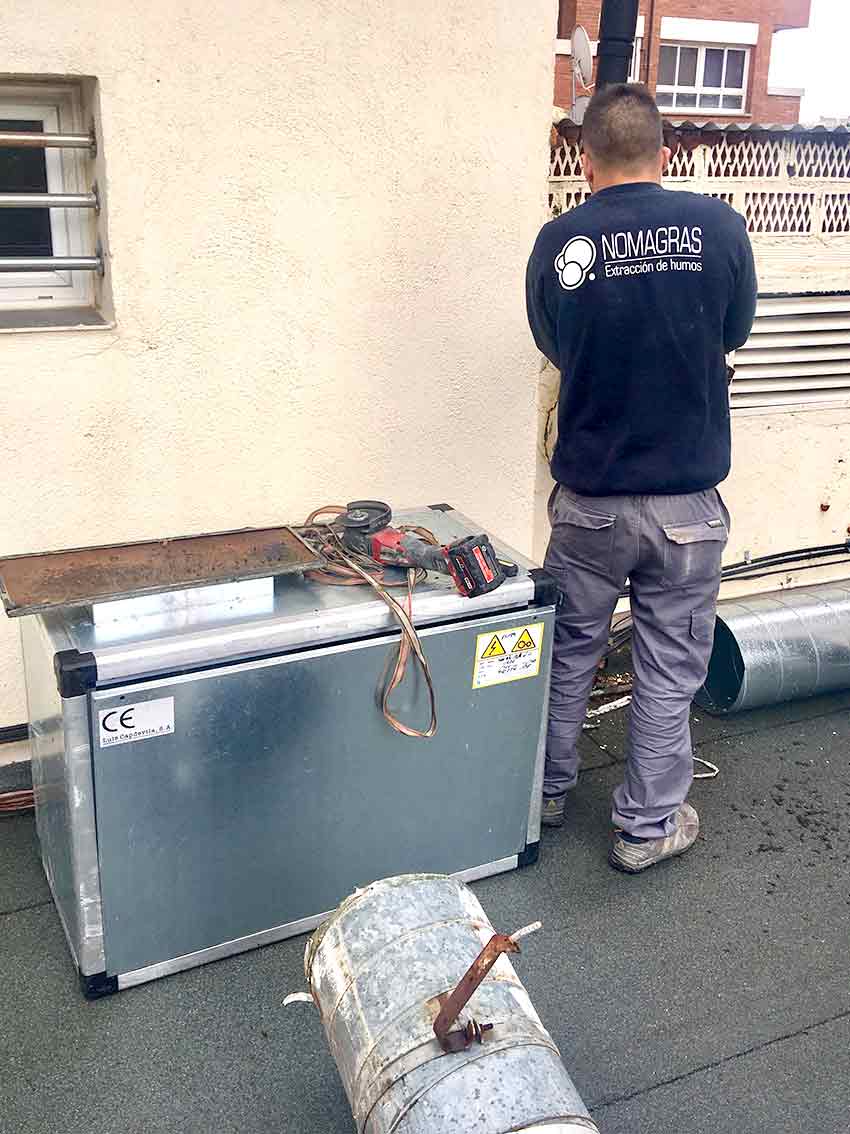 instalación segura y garantizada de extracción de humos en negocios de alimentación en Barcelona
